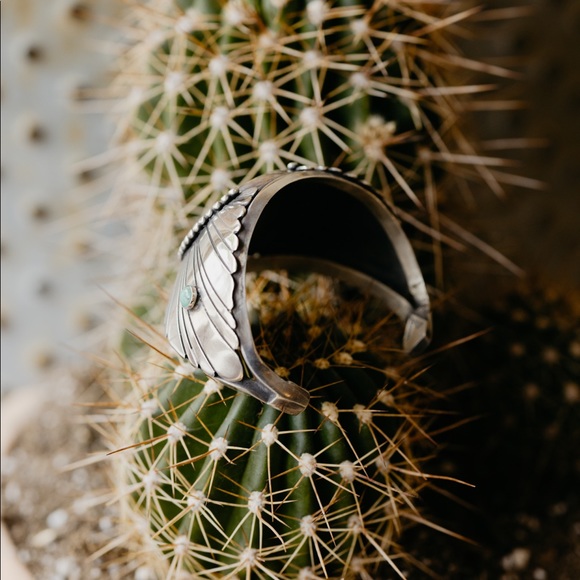 Handmade sterling silver & turquoise cuff. 56mm wide by 42mm - Picture 4 of 4